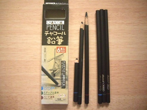 ダイソー チャコール鉛筆と描いた感じ 断捨離のために絵を描いている