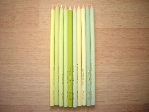 フェリシモ500色の色鉛筆011 0カラーチャート 断捨離のために絵を描いている
